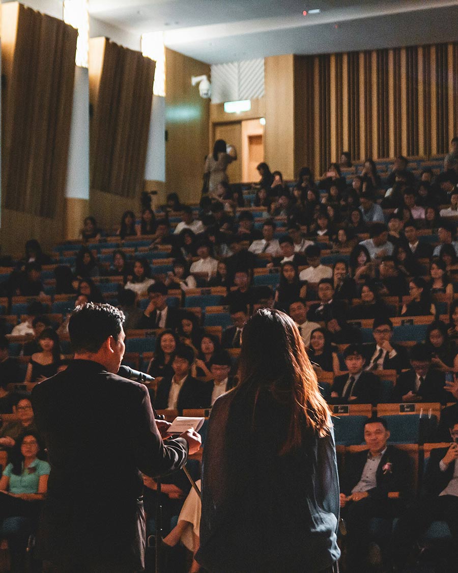 Servicio de traducción simultánea en conferencia internacional celebrada en Madrid
